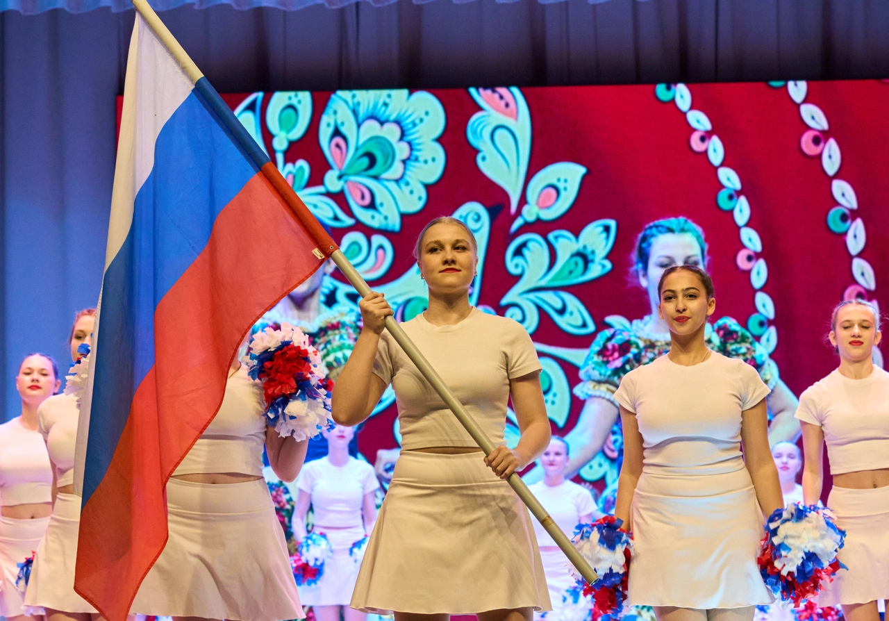Концертная программа «Флагу России виват!», посвященная Дню Российского флага