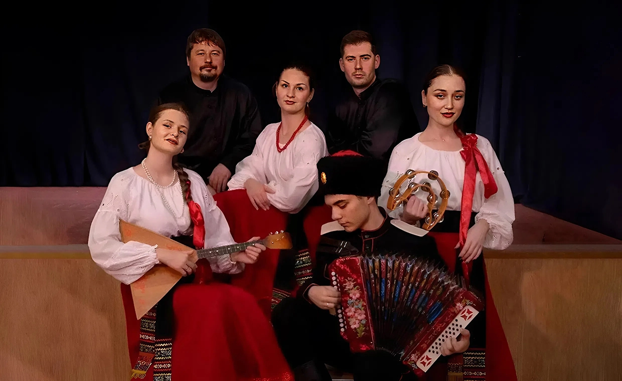 Театр песни "Версия" с творческим проектом "Победа начинается здесь"