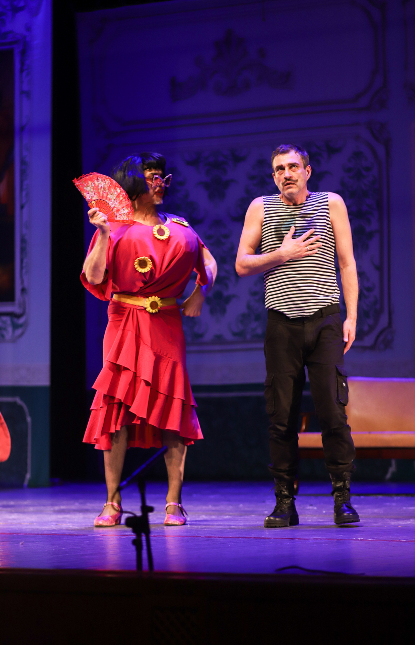 ЛЮБОВНИЧКИ СУПЕРКОМЕДИЯ