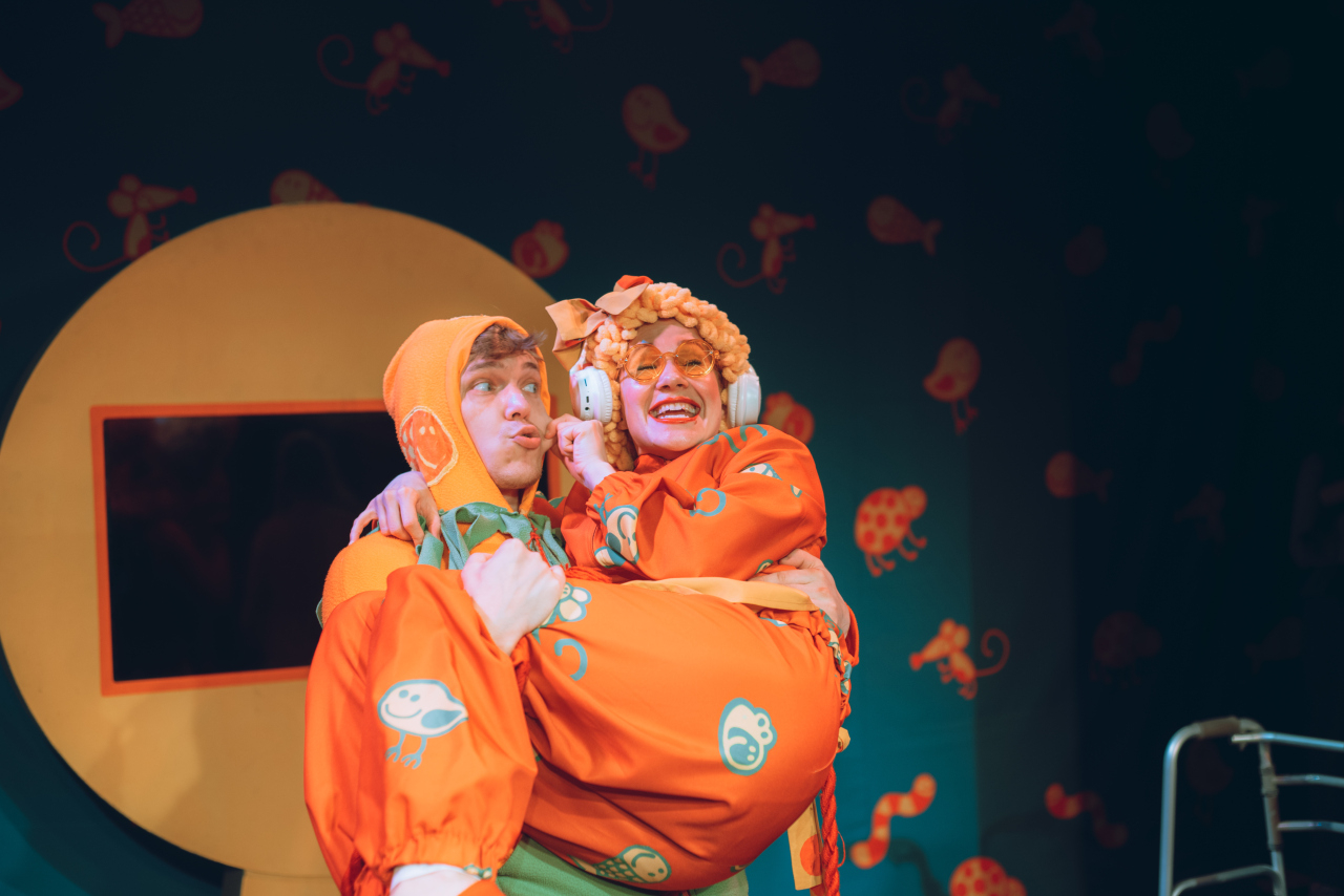 Хныка и Гыка против королевы Бациллы