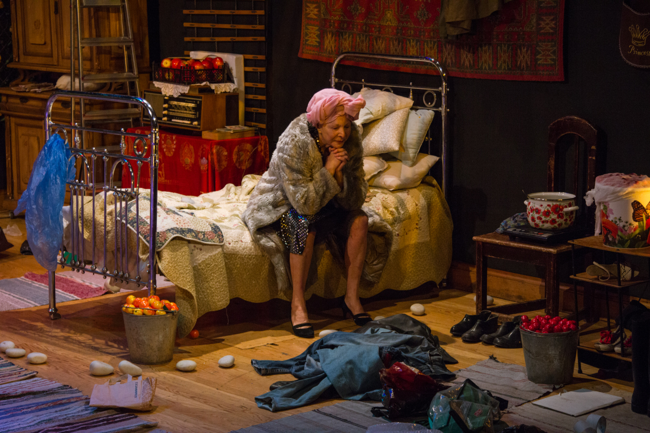 Дыроватый камень