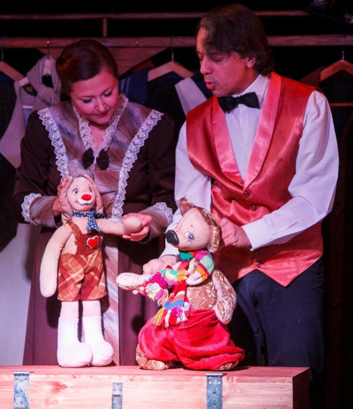 "Заяц-хвастун и волшебная пуговка". Максим Холл. 0+