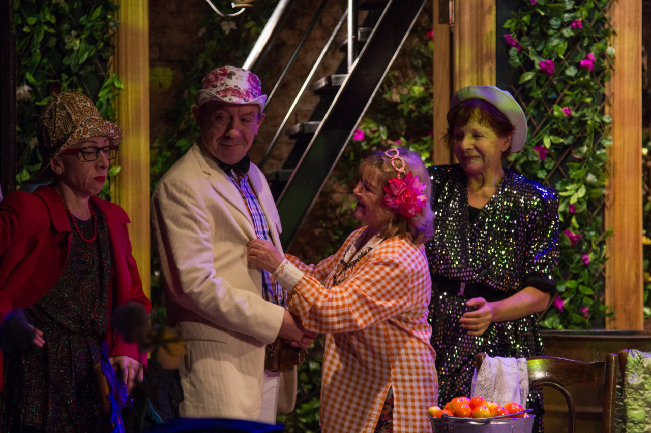 Дыроватый камень