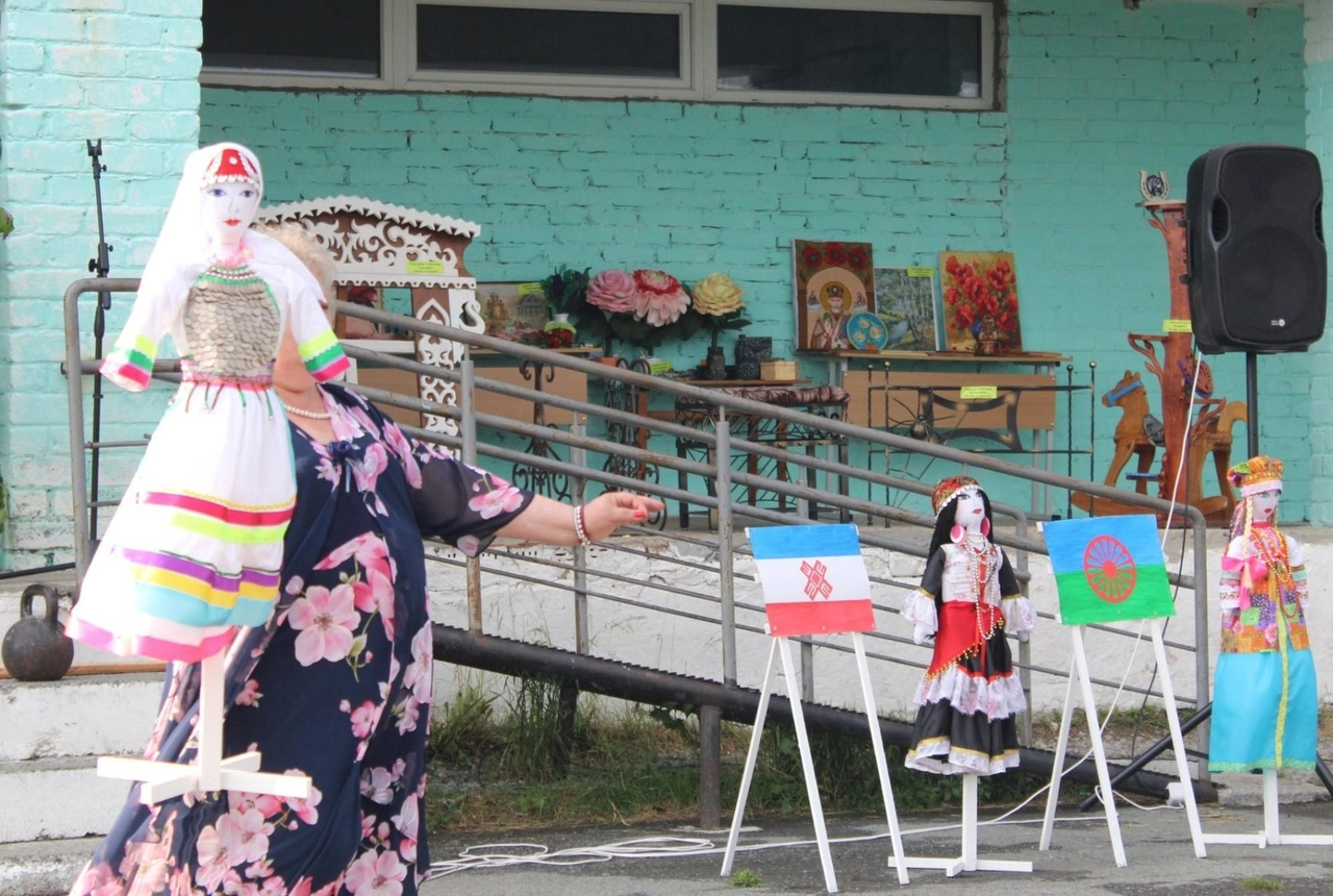 Краеведческий экскурс «Костюмы народов России»