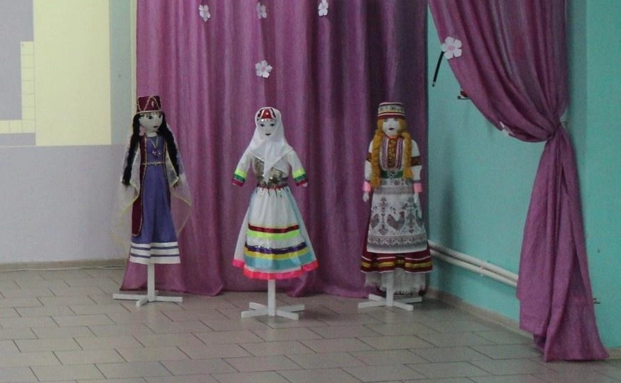 Краеведческий экскурс «Костюмы народов России»