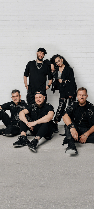 Назад в 90-е: караоке с кавер-группой "Бизе"