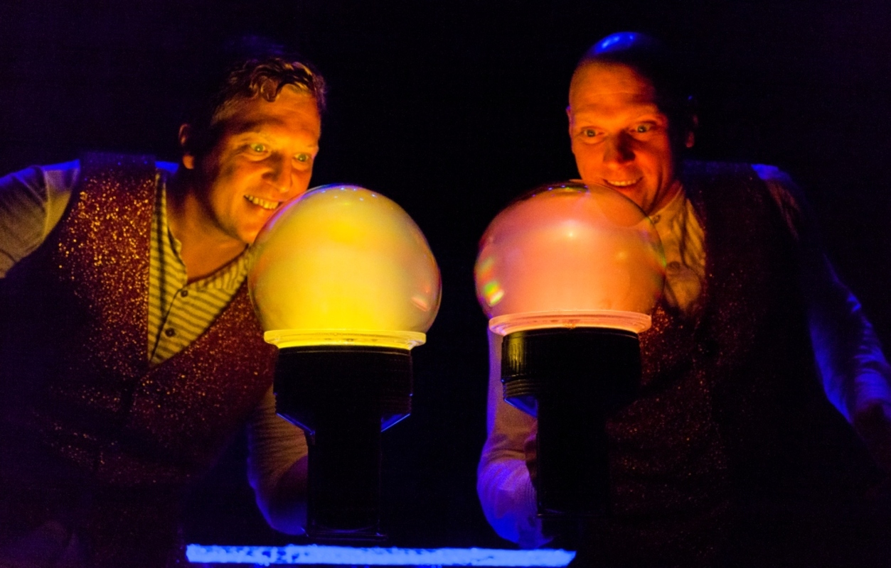 Испанский театр мыльных пузырей CLINC (Порт-Авентура)