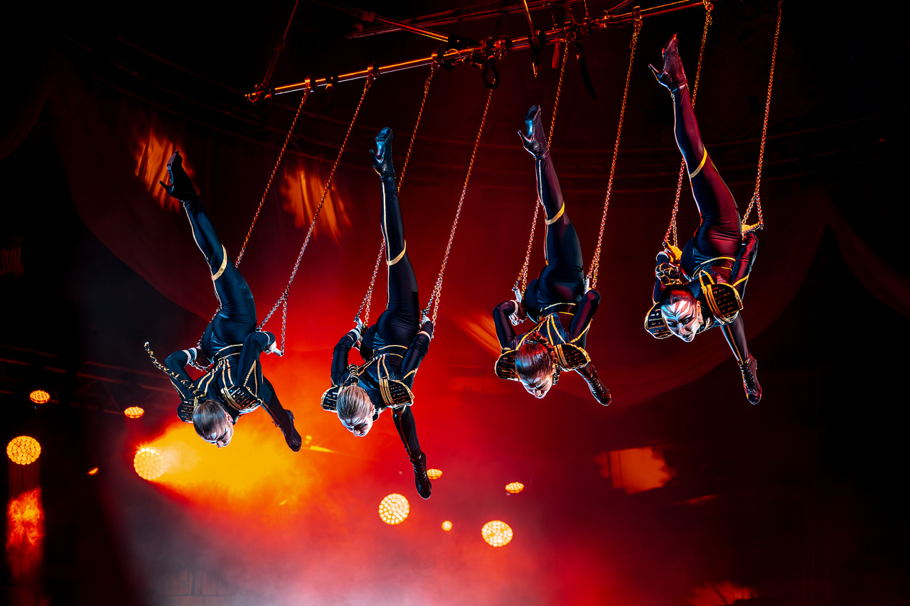 Цирк на воде Царство фонтанов