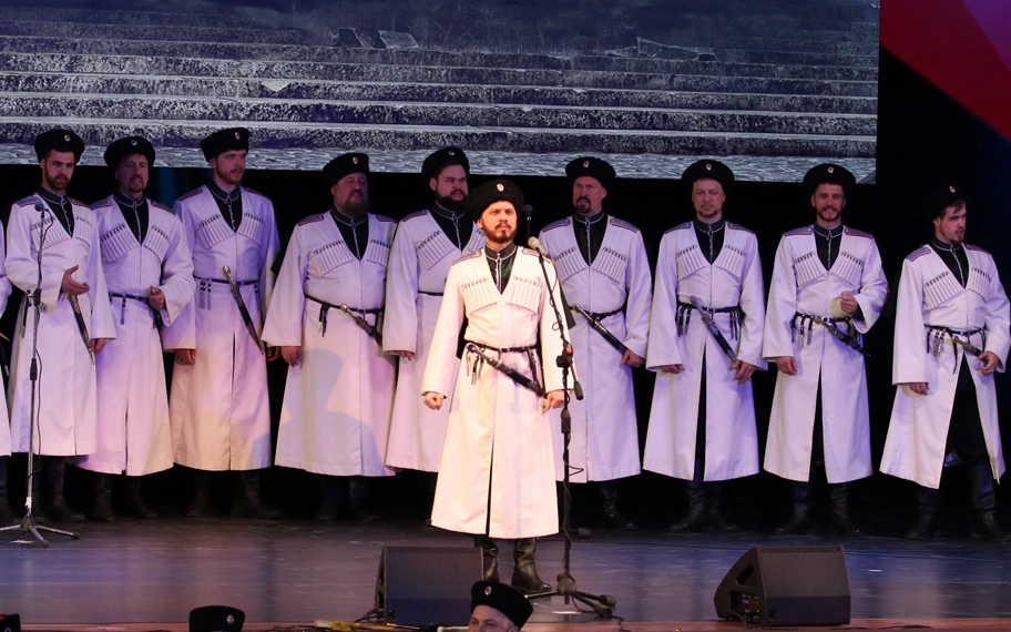 "Мы сыны Кубани славни, древнеруськи козакы!"