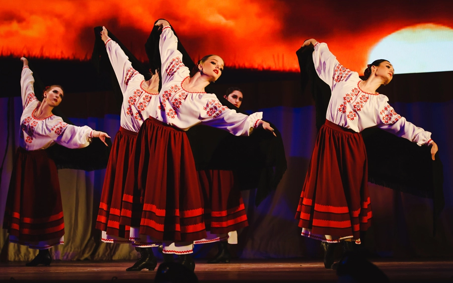 "Мы сыны Кубани славни, древнеруськи козакы!"