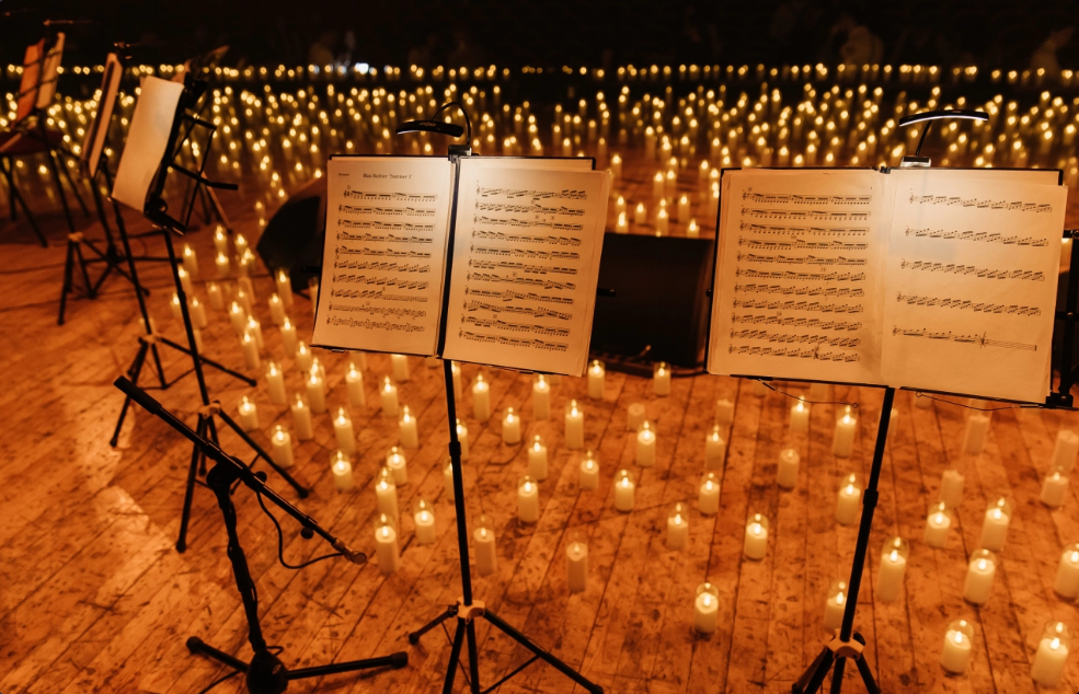 "P.S. Я люблю тебя" Neo Classic Orchestra, живой хор и 3000 свечей.